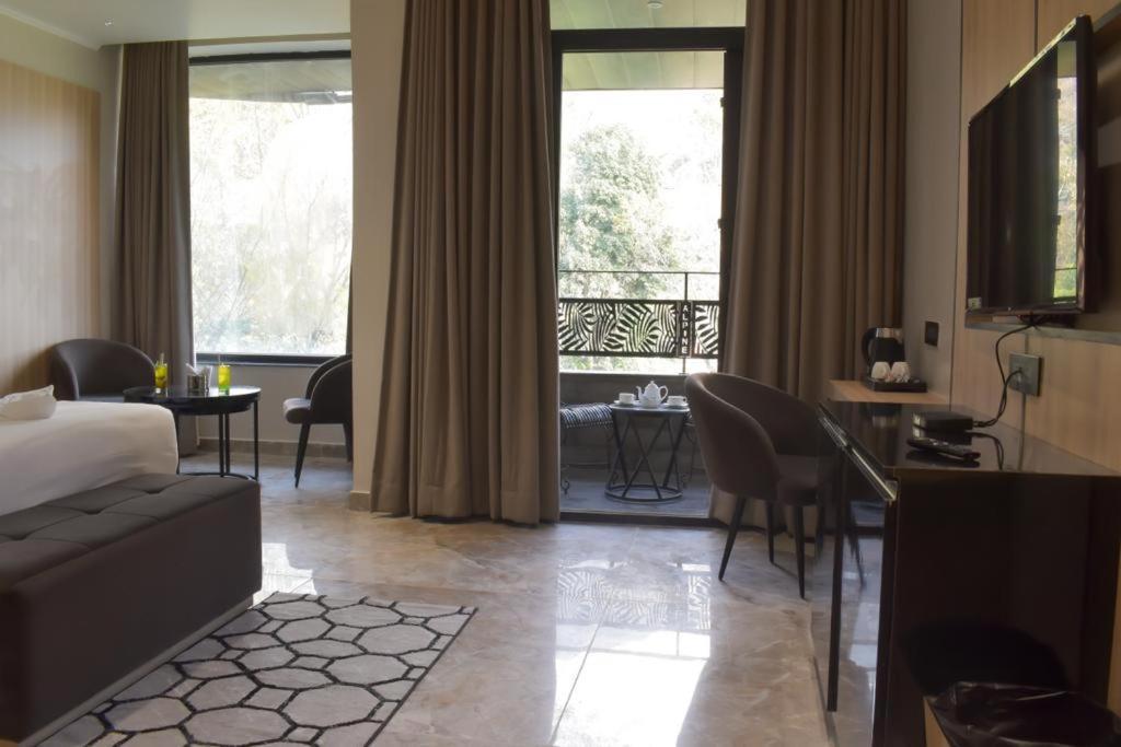 Alpine Hotel And Villas ดารัมซาลา ภายนอก รูปภาพ